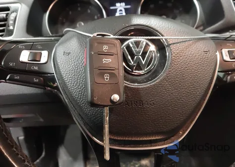 2017 Volkswagen Passat 1.8T R-Line из США, поврежденный, VIN 1VWDT7A32HC071461